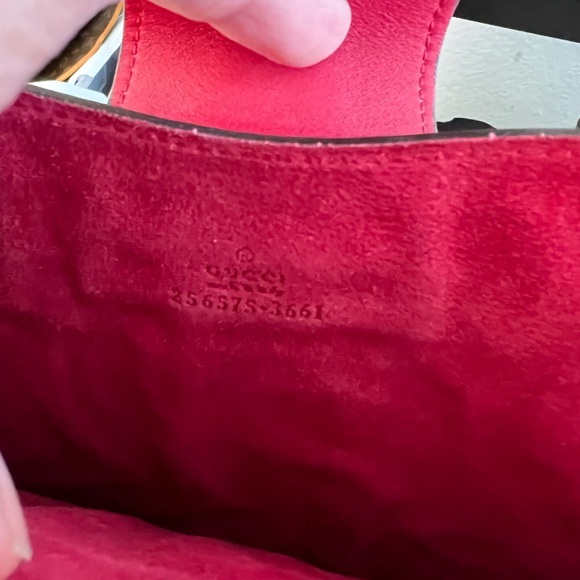 BEAUTIFUL RED GUCCI DOCUMENT OR LAPTOP CASE.MINOR DAMAGE 9" wide and 10" long - Picture 2 of 5